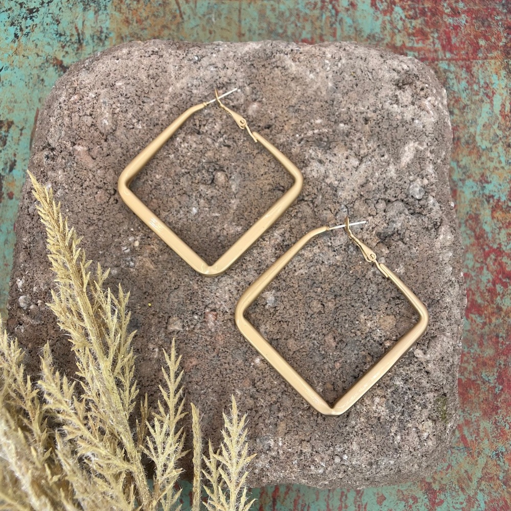 Matte Gold Square Hoop Earrings - Picture 3 of 7